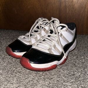 Air Jordan 11 Retro Low Concord Bred